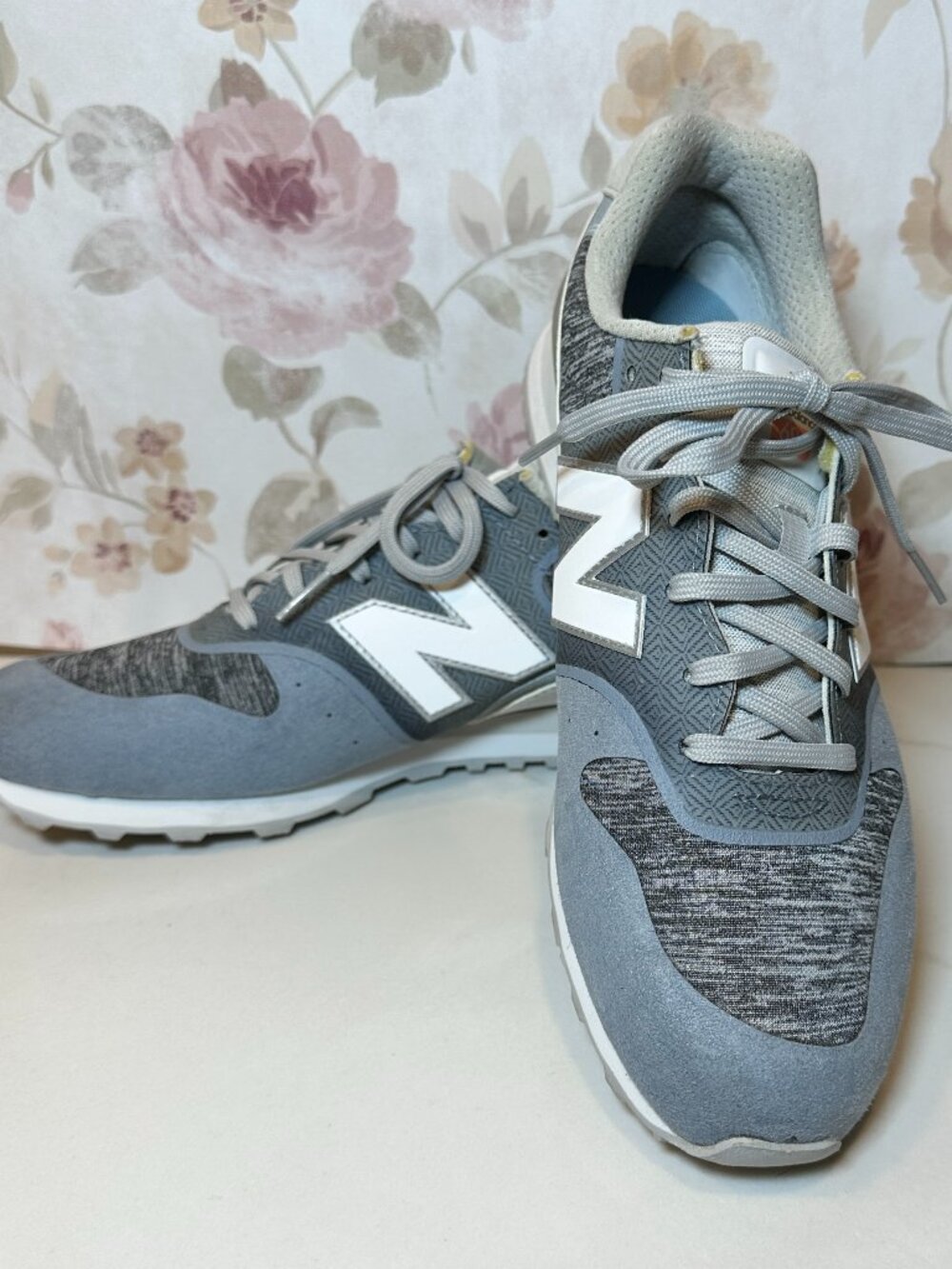 New Balance 696 Women's Sneakers Shoes WL696NOA Harbor Blue Size 7.5 EUC